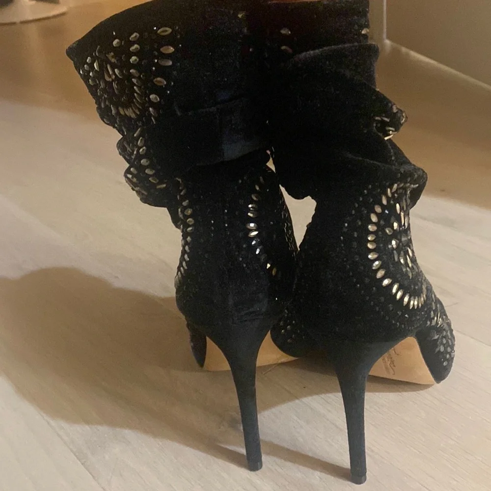 Vince Camuto Imagine booties -never worn, just collecting dust, no box. Size 7 - Picture 4 of 11